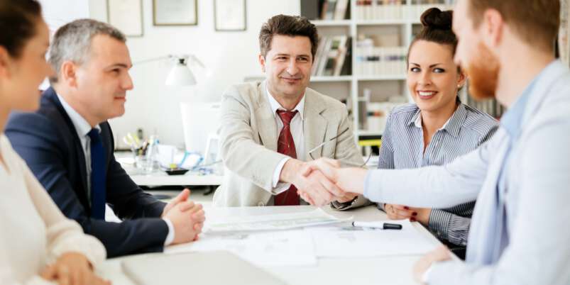 Kontakty handlowe i umowy